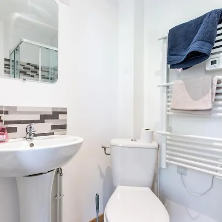 Cosy House 5 5 Bathrooms Close Commodities *