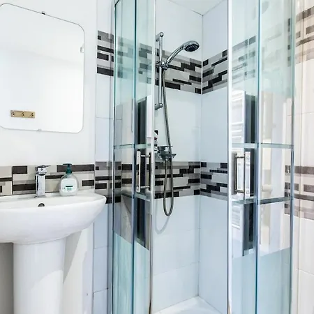Cosy House 5 5 Bathrooms Close Commodities * 鲁贝