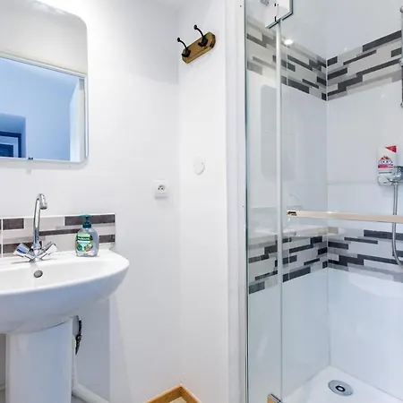 Cosy House 5 5 Bathrooms Close Commodities 鲁贝
