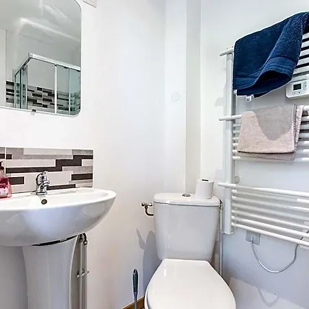 Cosy House 5 5 Bathrooms Close Commodities