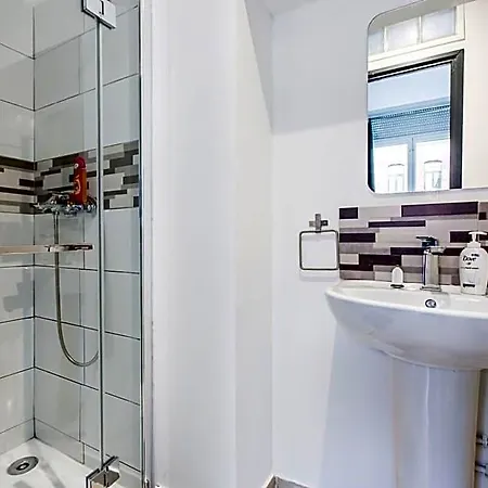Cosy House 5 5 Bathrooms Close Commodities 鲁贝