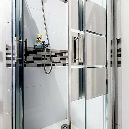 Cosy House 5 5 Bathrooms Close Commodities 度假居 鲁贝